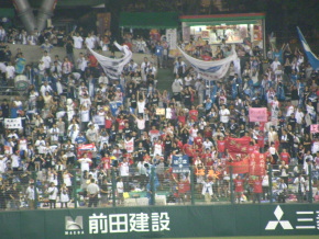 劇的勝利に歓喜する埼玉西武ファンたち